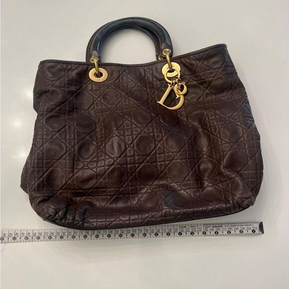 Elegant Brown Quilted Handbag - Picture 12 of 15